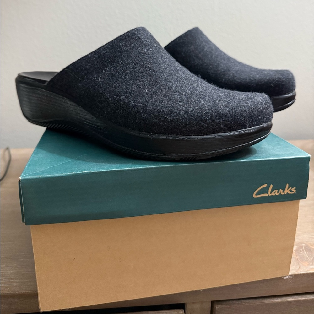 Clarks Women's Charcoal Gray Mules